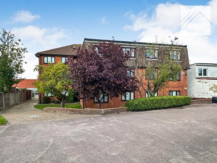 2 Bedroom Apartment To Rent In Flat, Oakwood Court, Arterial Road, Leigh-on-Sea, SS9