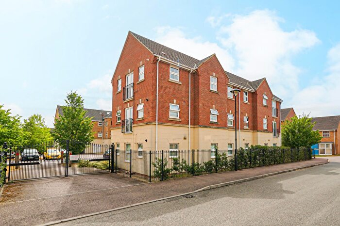 2 Bedroom Apartment For Sale In Drakes Avenue, Leighton Buzzard, LU7