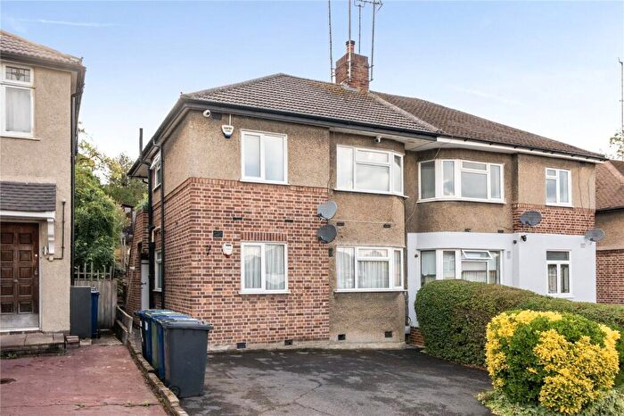 2 Bedroom Maisonette For Sale In Avondale Avenue, Barnet, EN4