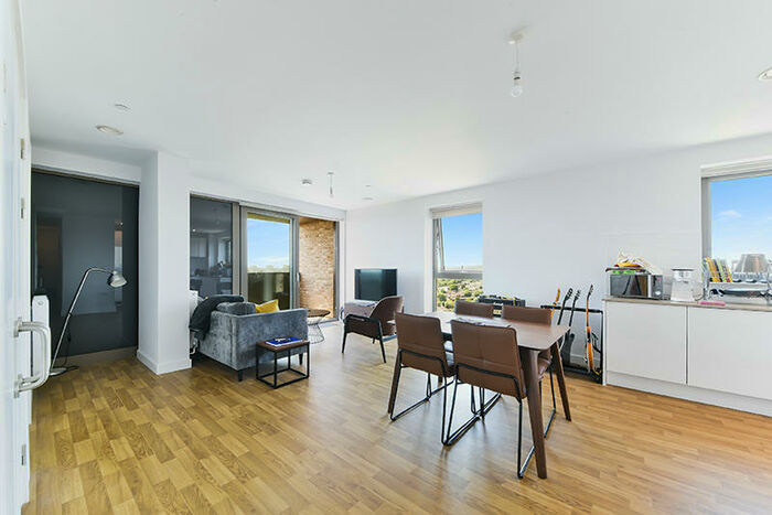 2 Bedroom Apartment To Rent In Seven Sisters London, N15