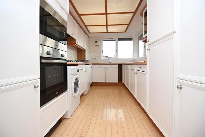 3 Bedroom Apartment To Rent In Caversham Wharf, Waterman Place, Reading, RG1