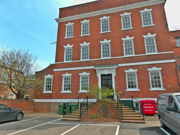 2 Bedroom Flat To Rent In North Gate, Newark, NG24