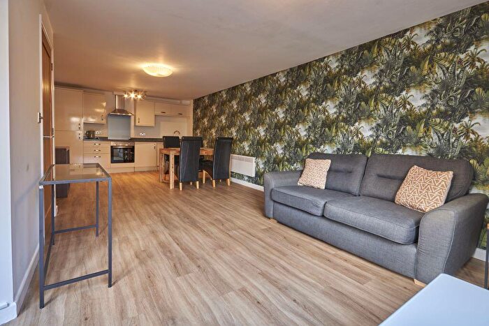 2 Bedroom Apartment To Rent In North Street, Exeter, EX4