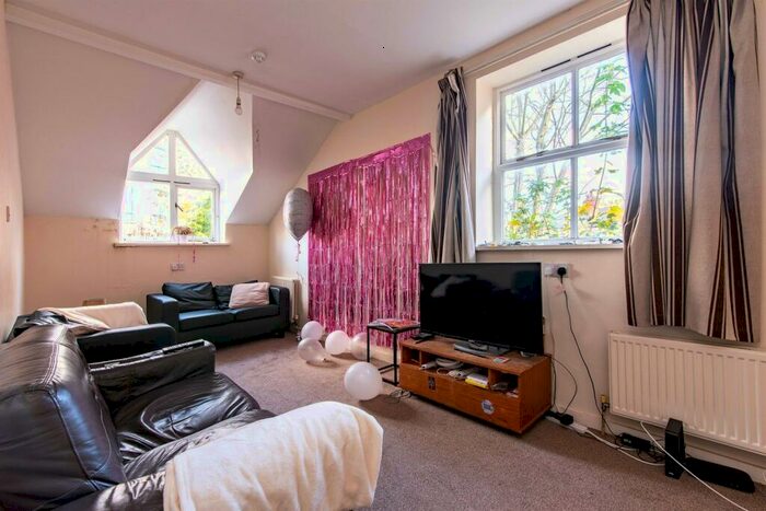 4 Bedroom Apartment To Rent In , NG1