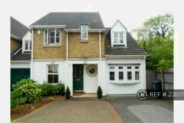 4 Bedroom Semi-Detached House To Rent In Halton Close, London, N11