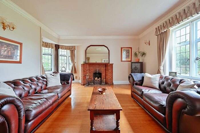 5 Bedroom Detached House For Sale In Abbots Road, Watford, Abbots Langley, WD5