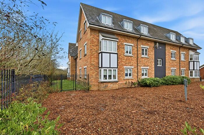 2 Bedroom Apartment For Sale In Weymouth Drive, Chafford Hundred, Grays, RM16