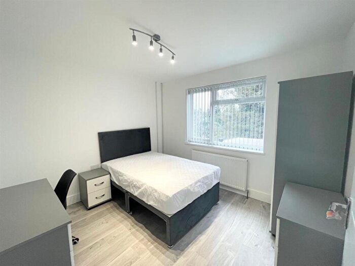 6 Bedroom Semi-Detached House To Rent In **£pppw Excluding Bills** Coventry Road, Beeston, Nottingham, NG9