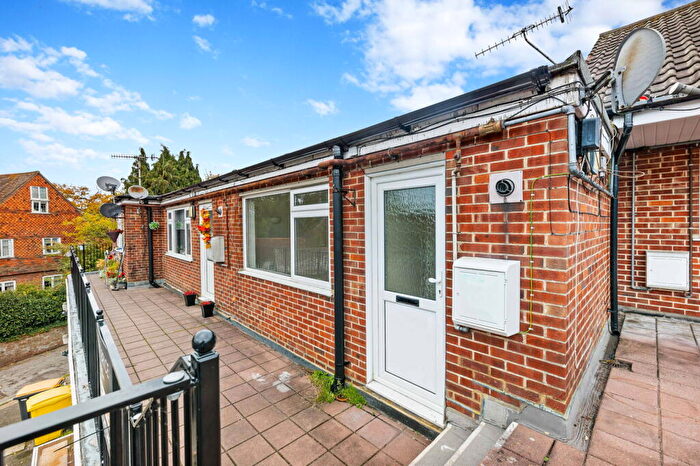 2 Bedroom Flat For Sale In East Grinstead Road, Lingfield, RH7