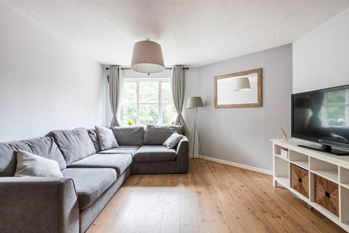 2 Bedroom Flat To Rent In Haling Park Road, Kestrel Court, CR2