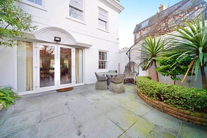 3 Bedroom House For Sale In Squires Mount, Hampstead, London, NW3