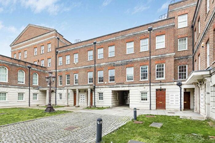 2 Bedroom Flat To Rent In The Highway, Wapping, E1W