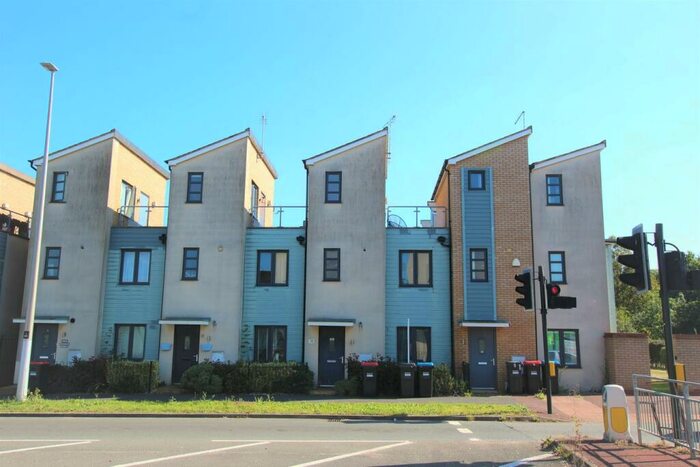 2 Bedroom Town House To Rent In Selkirk Drive, Oakridge Park, Milton Keynes, MK14