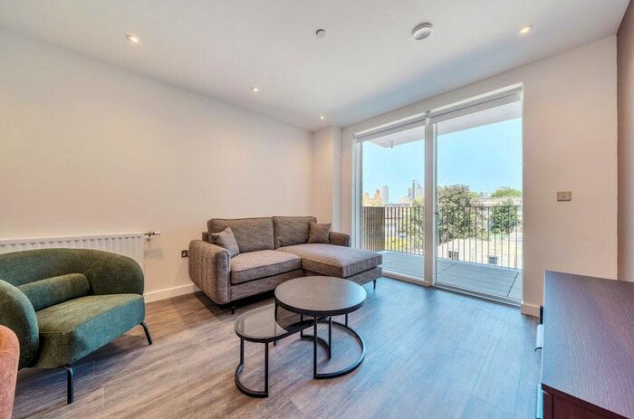 2 Bedroom Flat To Rent In Dawes Street, London, SE17