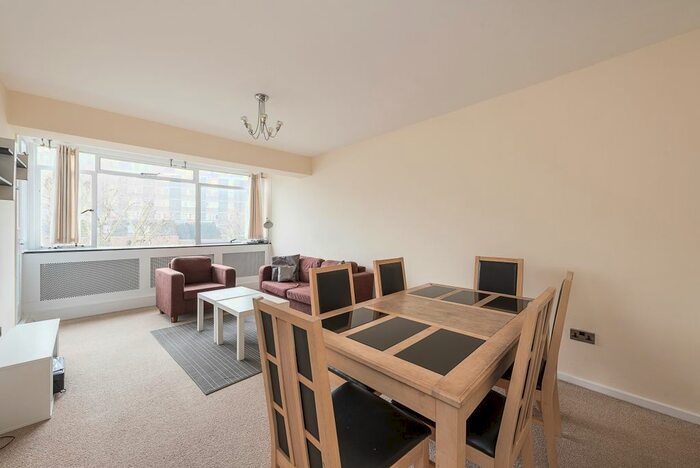 3 Bedroom Flat To Rent In Gloucester Terrace, London, W2