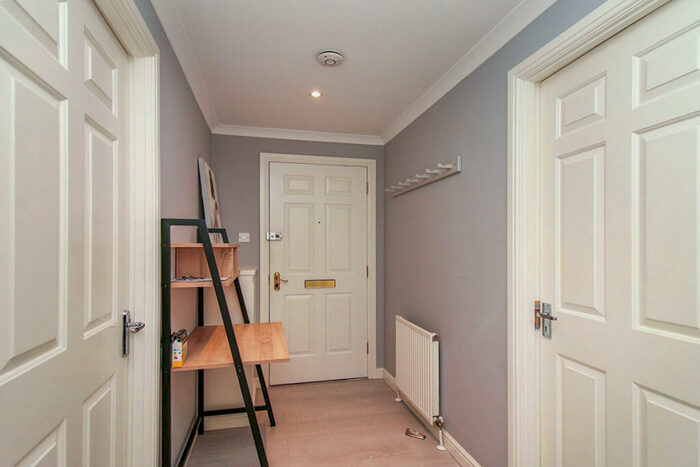 2 Bedroom Flat To Rent In Dicksonfield, Edinburgh, Midlothian, EH7