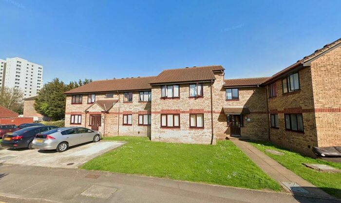 2 Bedroom Flat To Rent In Conway Gardens, Grays, Essex, RM17