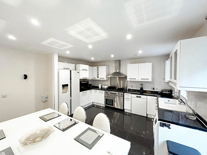 5 Bedroom Town House To Rent In Eliot Drive, Harrow, HA2