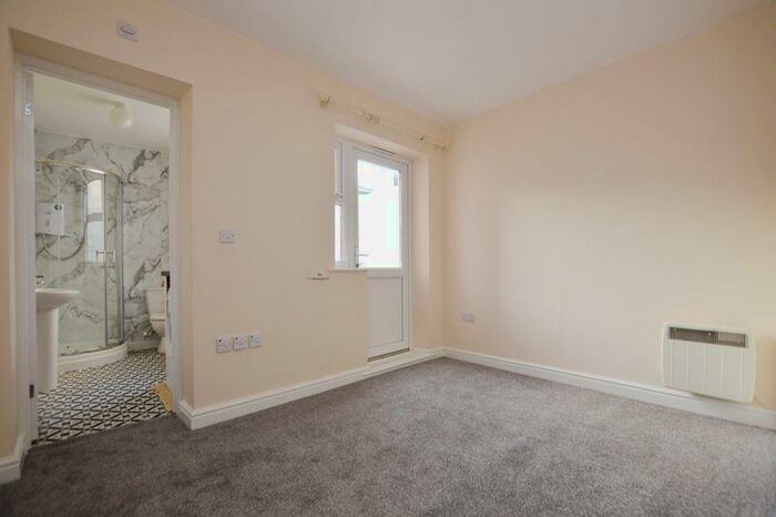 1 Bedroom Flat To Rent In Meadow Road, Salisbury, SP2