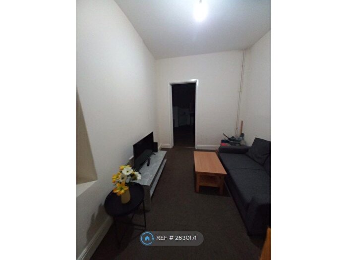 1 Bedroom Flat To Rent In Colwick Road, Nottingham, NG2