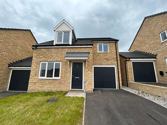 3 Bedroom Semi-Detached House To Rent In Northbeck Grange, Bradford, BD7