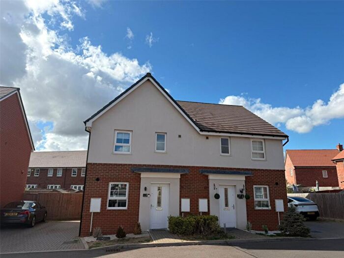 3 Bedroom Semi-Detached House For Sale In Nutmeg Close, Broughton, Aylesbury, HP22