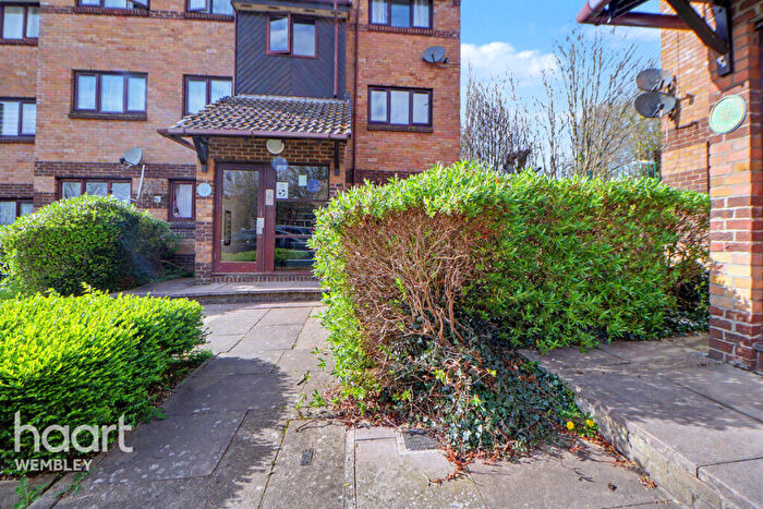 2 Bedroom Flat For Sale In Harp Island Close, London, NW10