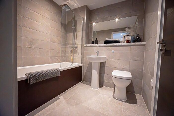 1 Bedroom Apartment For Sale In Merchants Wharf, Manchester, M5