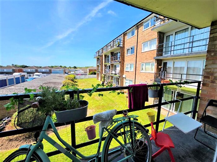 2 Bedroom Flat To Rent In Gale Moor Avenue - Silver Sub, Gosport, Hampshire, PO12
