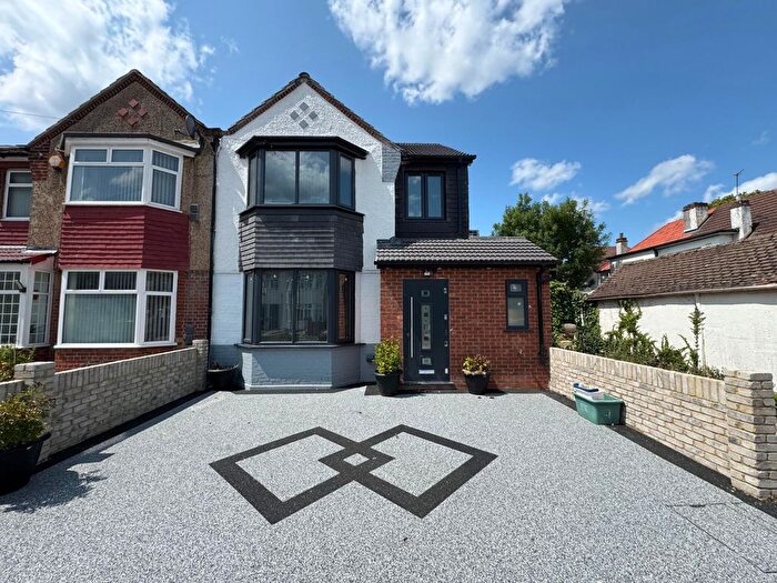 4 Bedroom Semi-Detached House To Rent In Hounslow, TW3