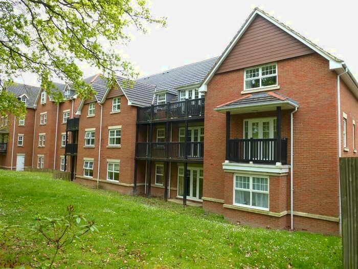 2 Bedroom Apartment To Rent In Worth Park Avenue, Crawley, RH10