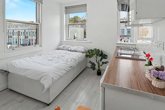 Studio To Rent In Warwick Road, London, SW5