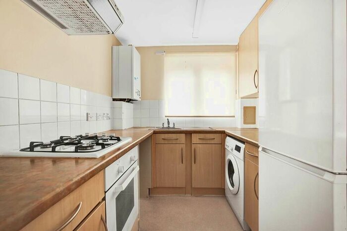 1 Bedroom Flat To Rent In Major Close, London, SW9