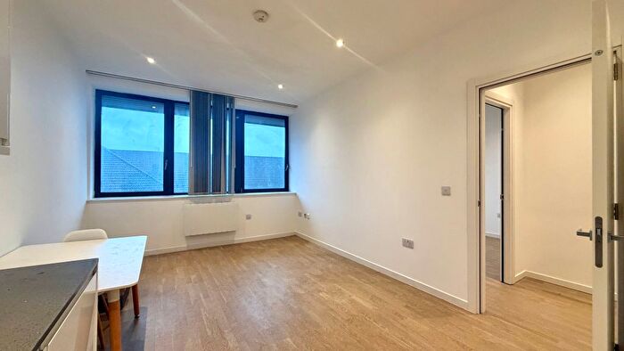 1 Bedroom Flat To Rent In Riverbank Way, Brentford, TW8