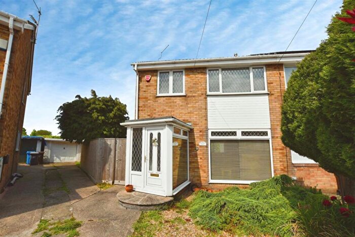 3 Bedroom Semi-Detached House For Sale In Edendale, Hull, HU7