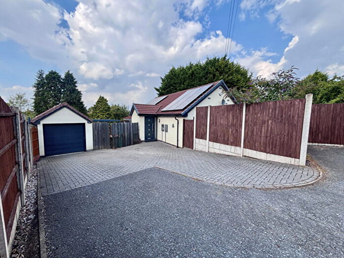 2 Bedroom Detached Bungalow For Sale In Pennine Way, Swadlincote, DE11