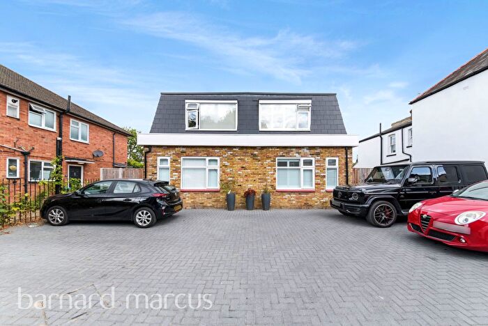 2 Bedroom Flat To Rent In Lime Grove, New Malden, KT3