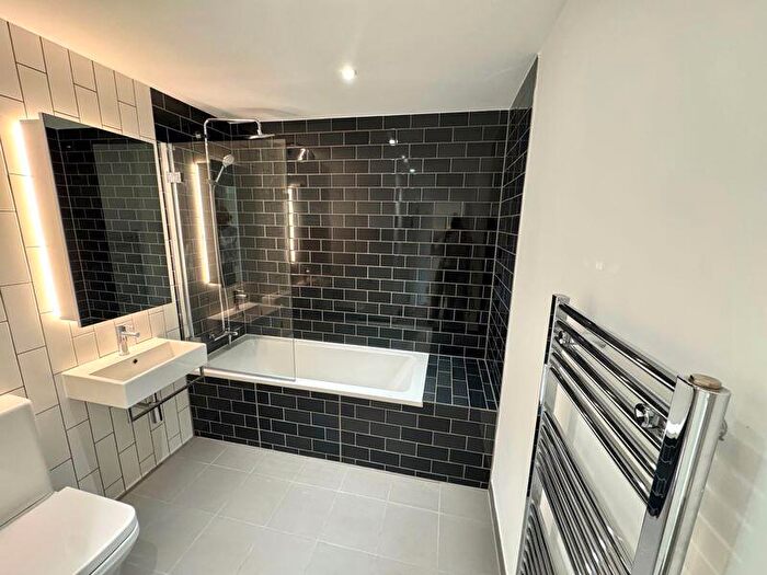 Flat To Rent In Caravel House, Rendal Way, Silvertown, E16
