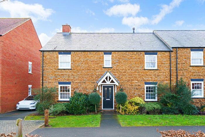 4 Bedroom Detached House For Sale In Flux Drive, Deddington, OX15