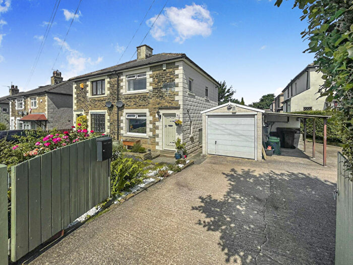 2 Bedroom Semi Detached House For Sale In Brookfield Avenue, Shipley, Bradford, BD18