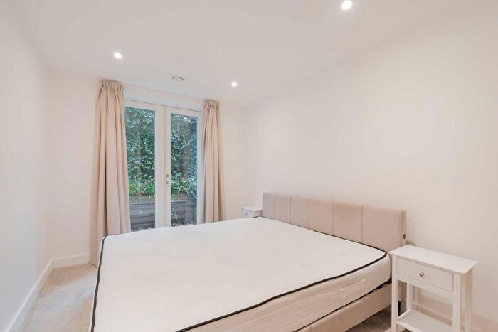 3 Bedroom Flat To Rent In Sinclair Road, London, W14