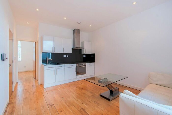 2 Bedroom Flat To Rent In Loftus Road, Shepherd's Bush, London, W12