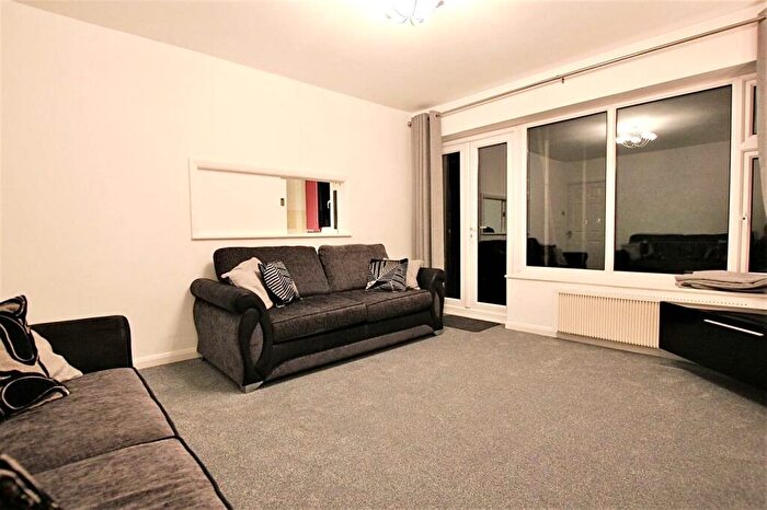 2 Bedroom Flat To Rent In Shevon Court, Brentwood, CM14