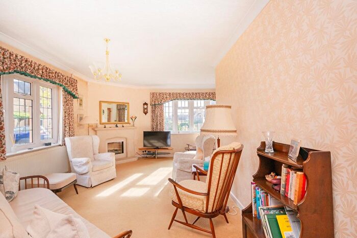 4 Bedroom Detached House For Sale In Park Crescent, Frenchay, BS16