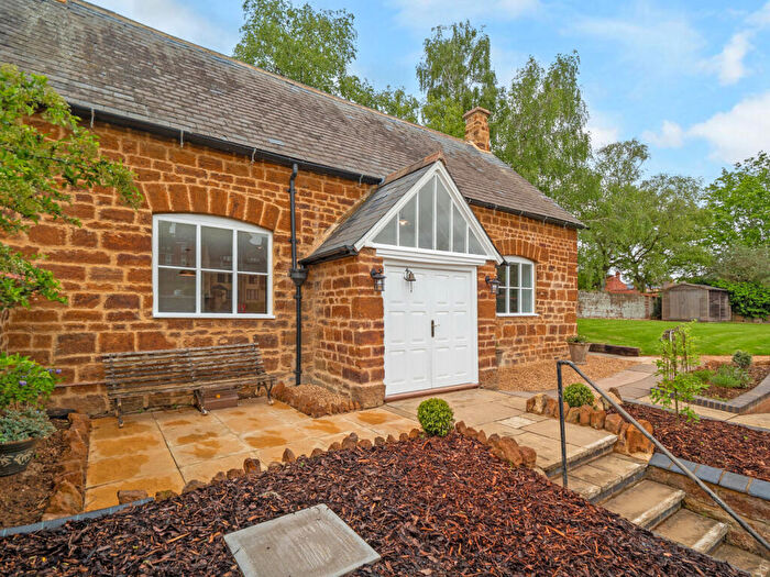 2 Bedroom Detached House For Sale In High Street, Finedon, NN9