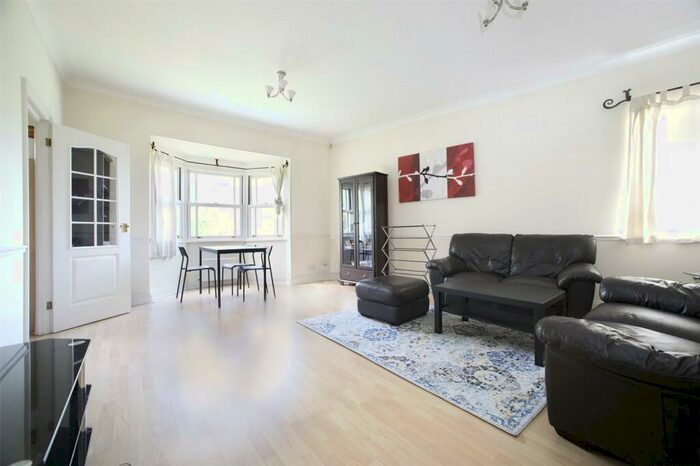2 Bedroom Apartment To Rent In Raleigh Court, Clarence Mews, London, SE16