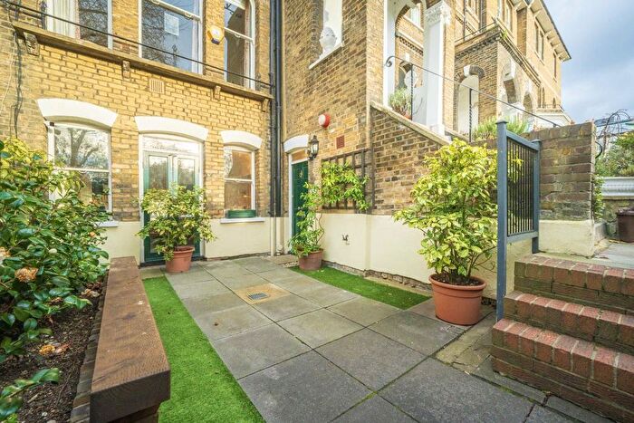 2 Bedroom Flat For Sale In Camden Terrace, Camden Town, NW1