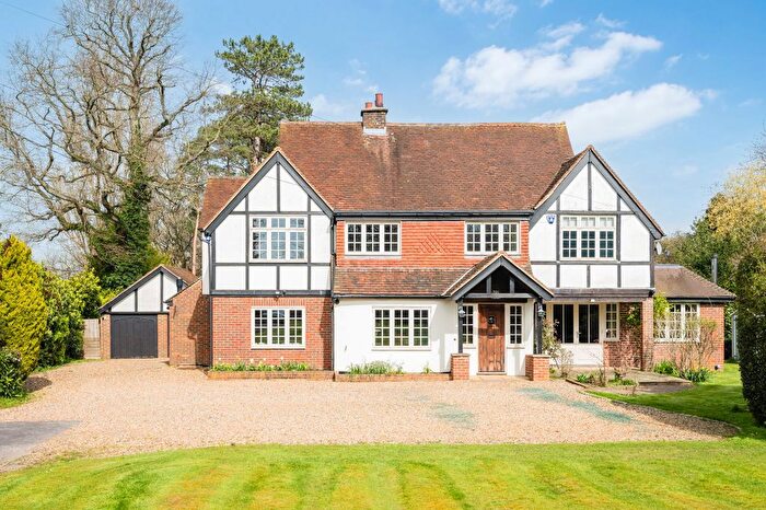 4 Bedroom Detached House For Sale In Millers Lane, Outwood, RH1