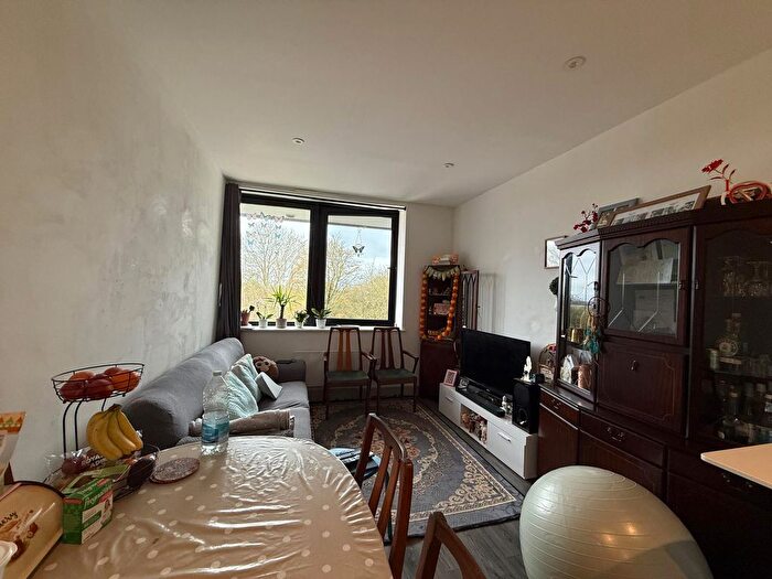 1 Bedroom Flat To Rent In Quilters Way, Stoke Mandeville, Aylesbury, HP22