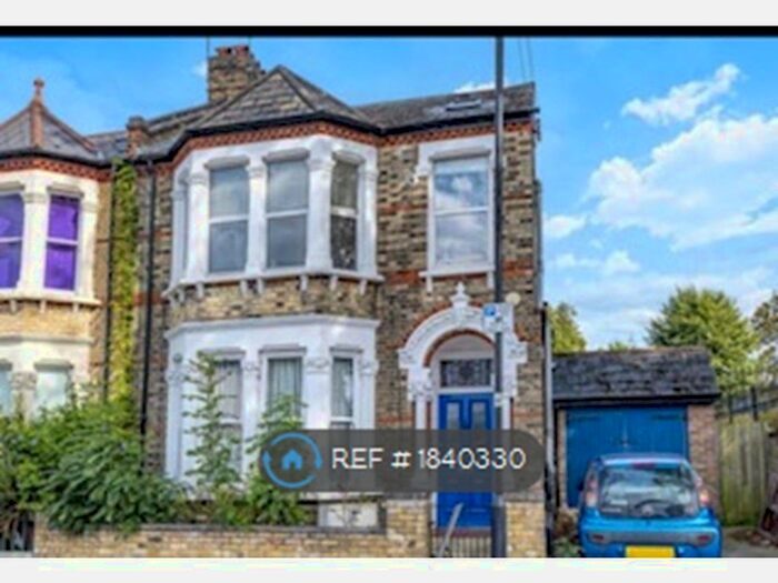 3 Bedroom Flat To Rent In Cotherstone Road, London, SW2